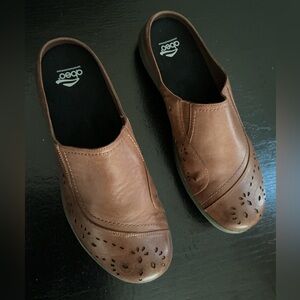 Abeo Leather Clogs